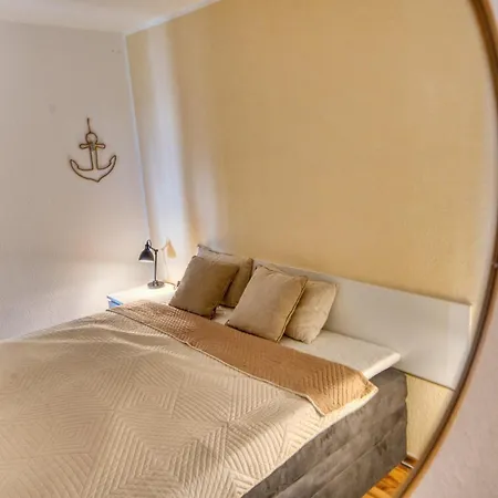 - Haus E, App 0e0407 *